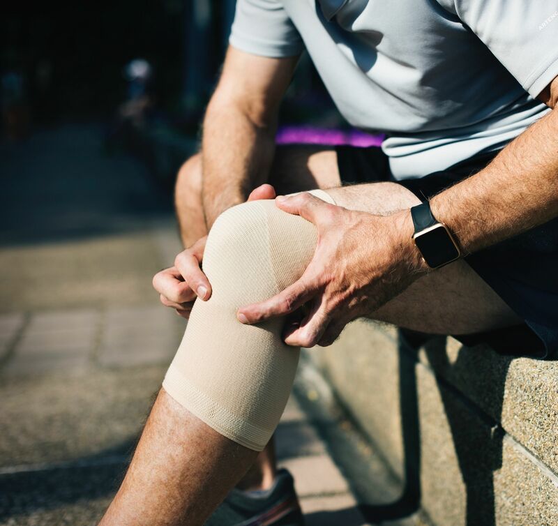 Mans-injured-knee